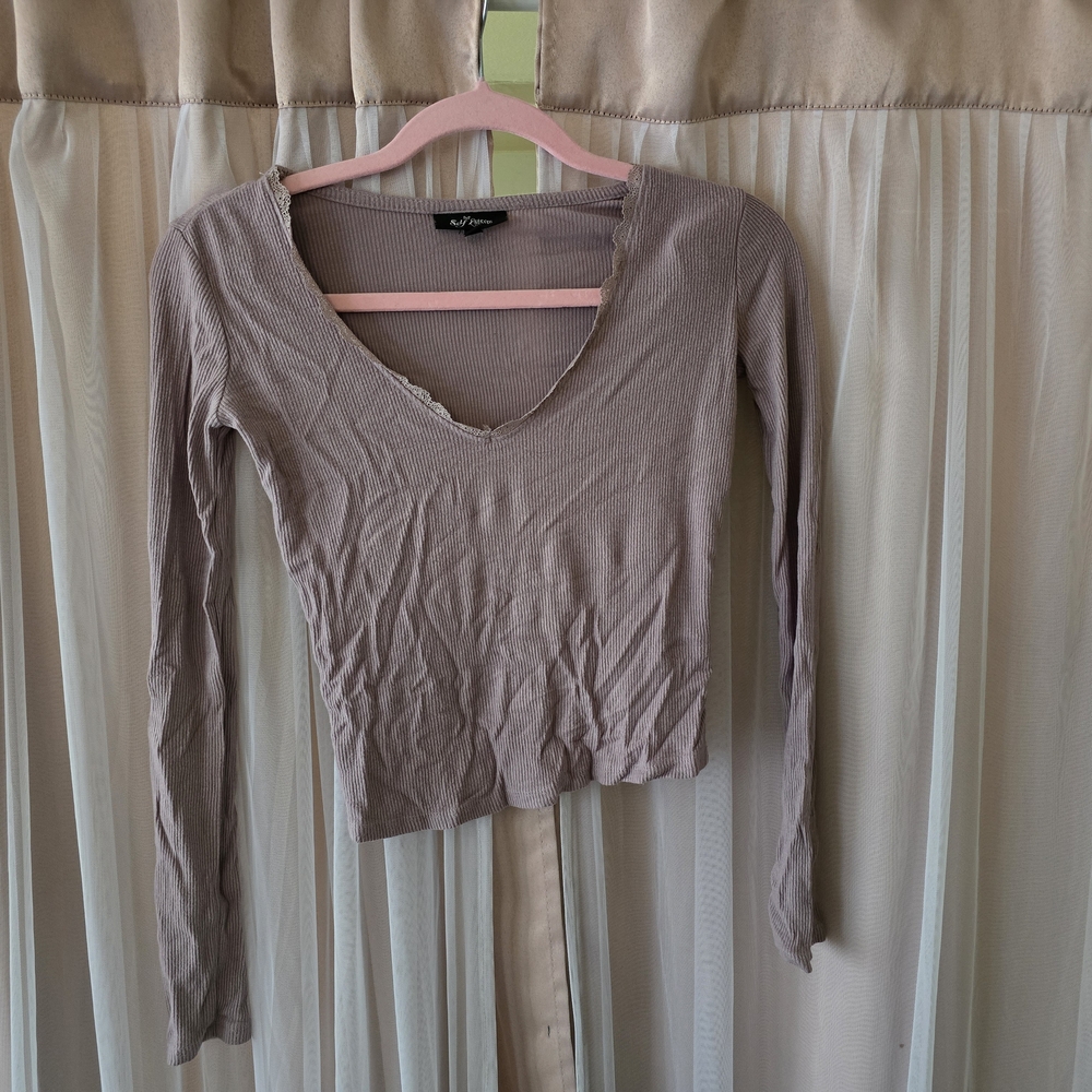 Self Esteem Ribbed V-Neck Long Sleeve Top in Mauve
